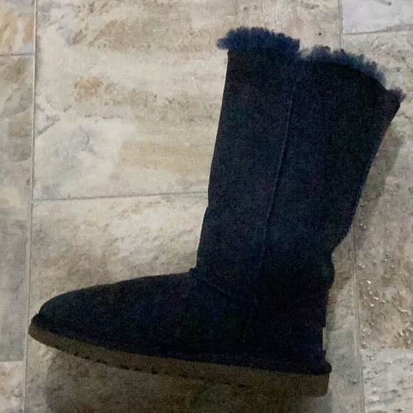 UGG Bailey Button Triplet Sheepskin Boots - Picture 2 of 5